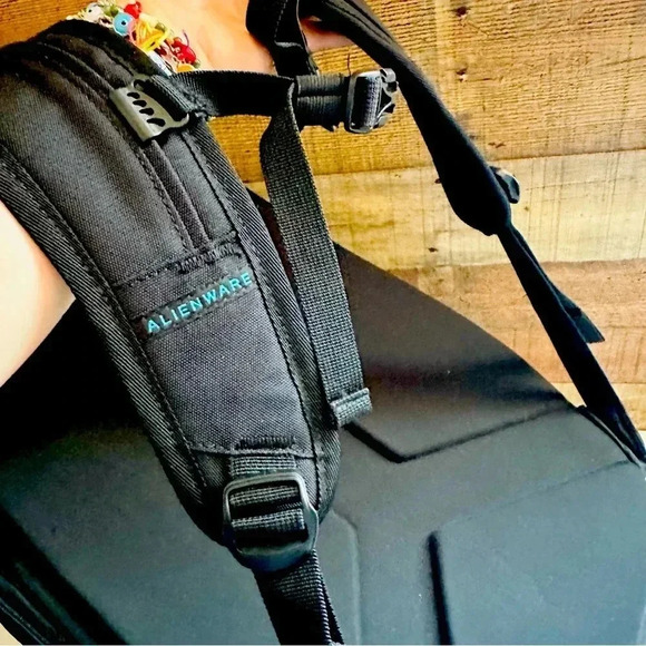 NWOT Mobile Edge Alienware Vindicator 2.0 Backpack for 15.6" Laptops - Picture 13 of 14